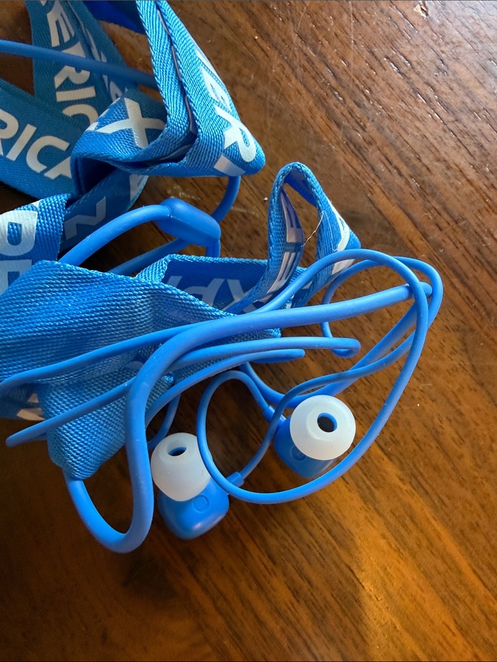 AMEX Blue Lanyard with Earbuds and Badge F1 race radio - Picture 2 of 4